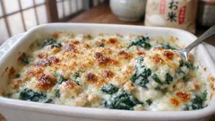 ほうれん草×鶏ひき肉のグラタン：手作りホワイトソースで重すぎない、こんがりチーズ焼き