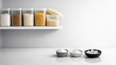 保存容器の臭い・黄ばみ・油汚れをラクに落とす3つの手入れ術