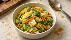 キャベツと白菜が少しだけ残った日に：ゆで30秒で作る野菜たっぷりごま和え